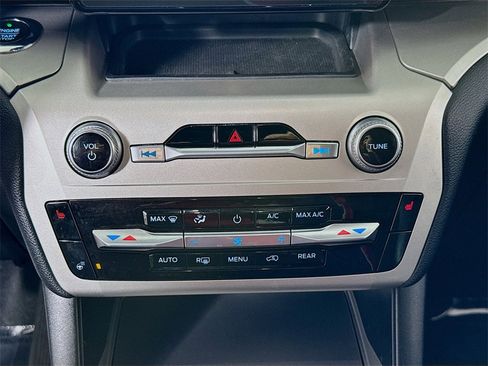 Used 2020 Ford Explorer XLT w/ Equipment Group 202A image 15