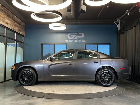 Used 2014 Dodge Charger SE RWD image 6