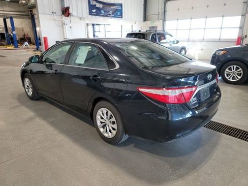 Used 2016 Toyota Camry LE image 5