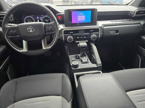 Certified 2025 Toyota Tacoma TRD Off-Road AWD/4WD image 20