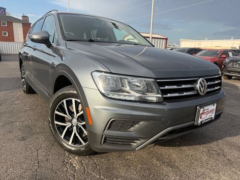 Used 2021 Volkswagen Tiguan SE w/ Panoramic Sunroof Package AWD/4WD image 2