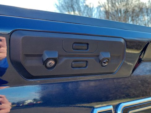 Used 2023 GMC Sierra 1500 Denali Ultimate image 9