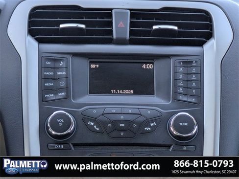 Used 2015 Ford Fusion SE image 18