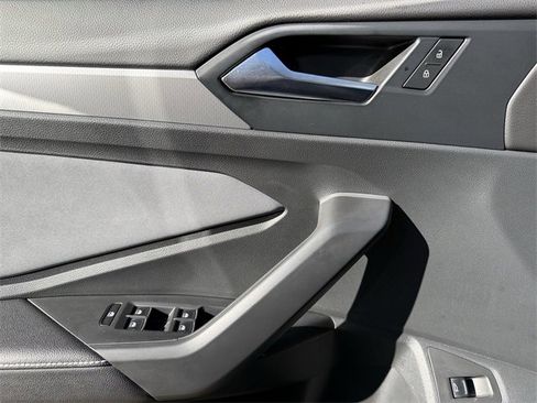 Certified 2025 Volkswagen Jetta SE image 22