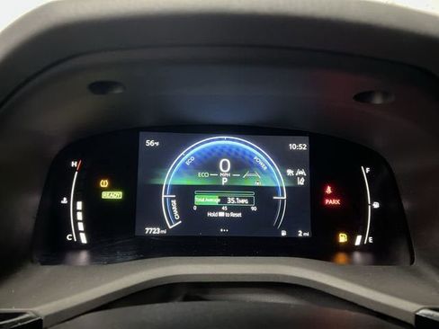 Used 2025 Toyota Camry SE image 12