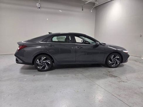 New 2026 Hyundai Elantra Limited FWD image 13