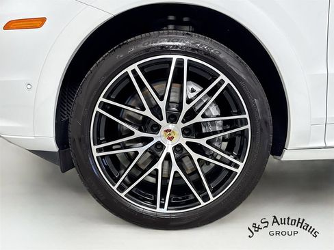 Used 2024 Porsche Cayenne Coupe AWD/4WD image 39
