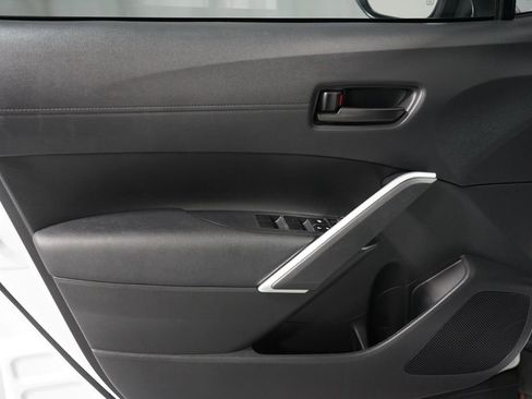 Certified 2024 Toyota Corolla Cross LE image 30