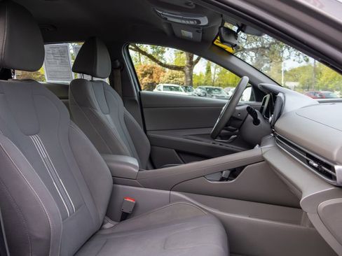 Certified 2022 Hyundai Elantra SEL w/ Preferred Accessory Package FWD image 12