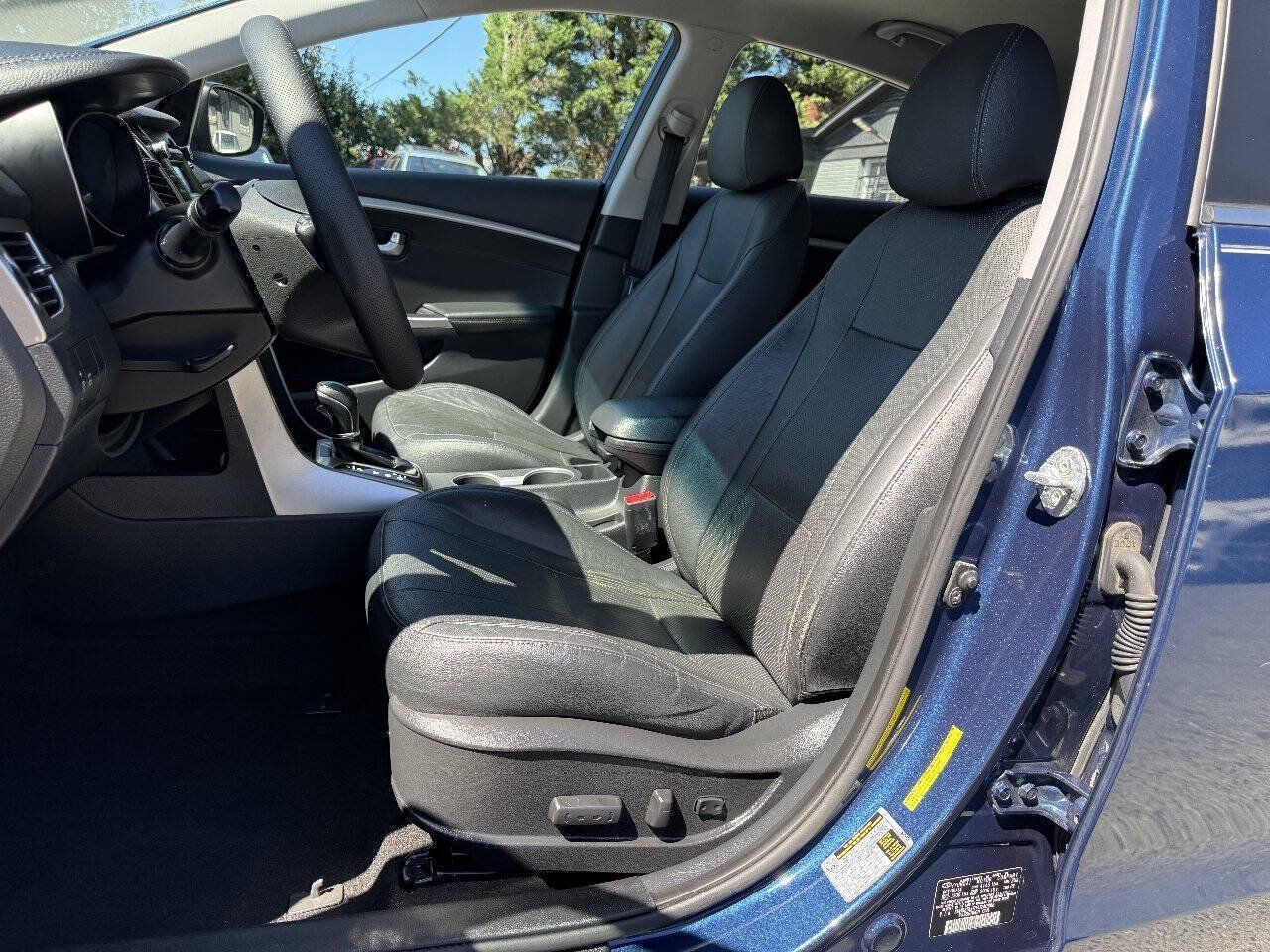 Used 2015 Hyundai Elantra GT w/ Option Group 02 FWD image 8