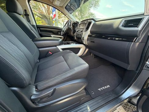 Used 2017 Nissan Titan SV AWD/4WD image 22