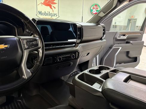 Used 2024 Chevrolet Silverado 2500 LT w/ Convenience Package AWD/4WD image 27