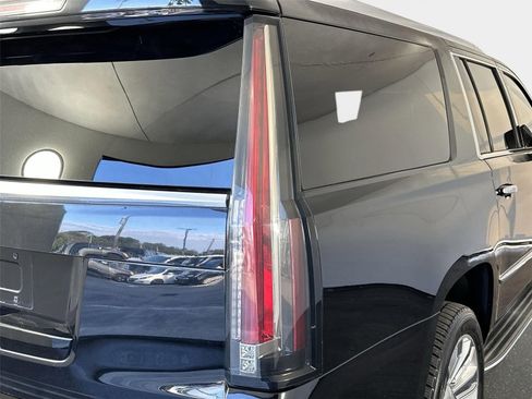 Used 2015 Cadillac Escalade ESV Platinum image 26