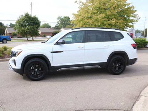 Used 2025 Volkswagen Atlas Peak Edition SE image 7