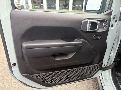 Used 2023 Jeep Wrangler Unlimited w/ Sun & Screen Package AWD/4WD image 11