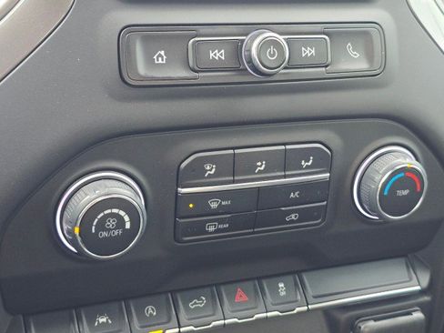 Used 2023 Chevrolet Silverado 1500 Custom image 37