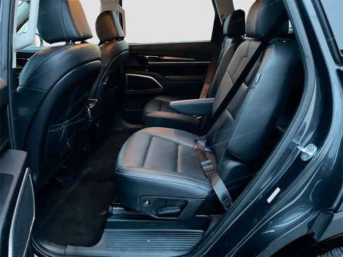 Used 2023 Kia Telluride S image 25