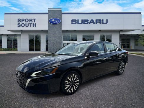 Used 2024 Nissan Altima 2.5 SV FWD image 8