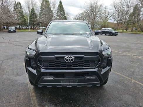 Used 2024 Toyota Tacoma TRD Off-Road image 9