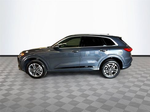 Certified 2025 Audi Q5 Premium w/ Convenience Package AWD/4WD image 4