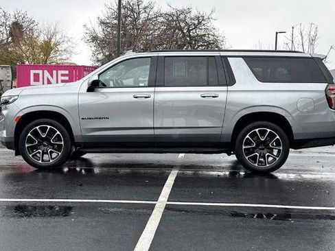 Used 2024 Chevrolet Suburban RST RWD image 14