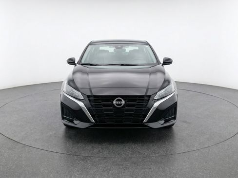 Used 2025 Nissan Altima 2.5 SV image 2