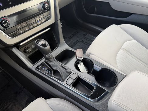 Used 2016 Hyundai Sonata SE image 13