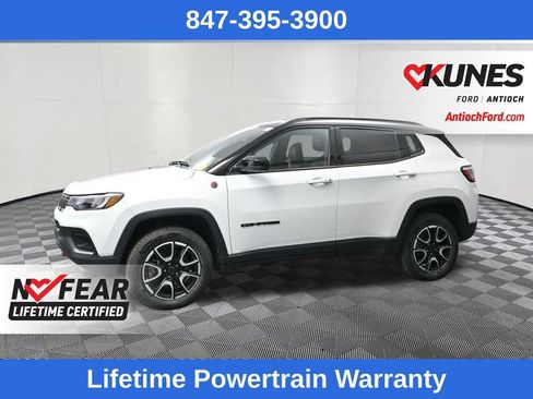 Used 2025 Jeep Compass Trailhawk AWD/4WD image 5