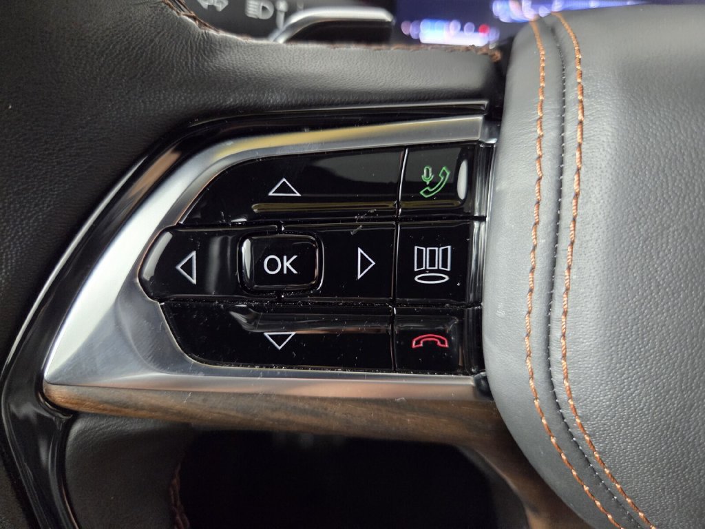 Used 2025 Jeep Grand Cherokee Summit w/ Obsidian Package AWD/4WD image 18