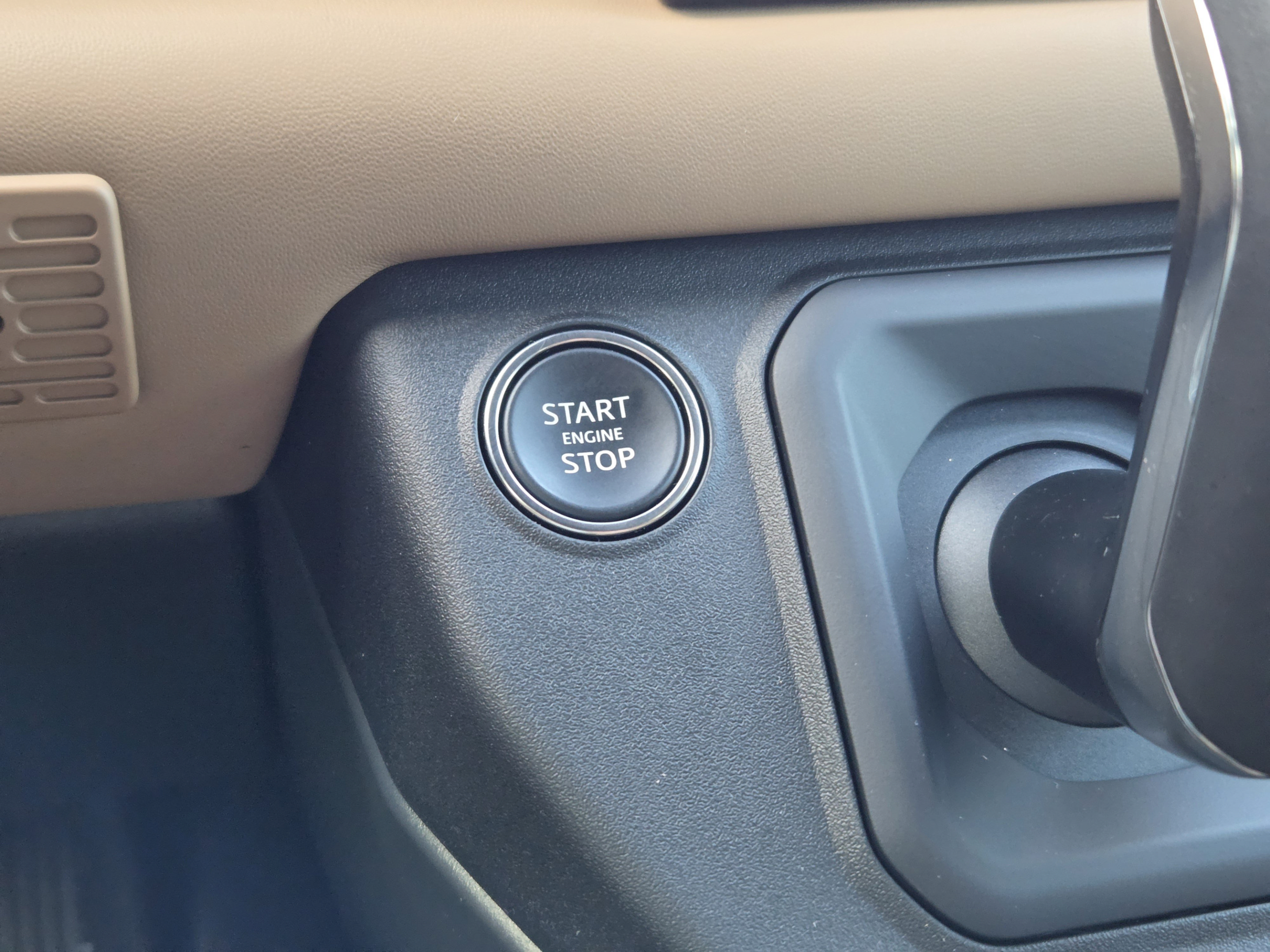 Used 2025 Land Rover Defender 130 X-Dynamic SE AWD/4WD image 16