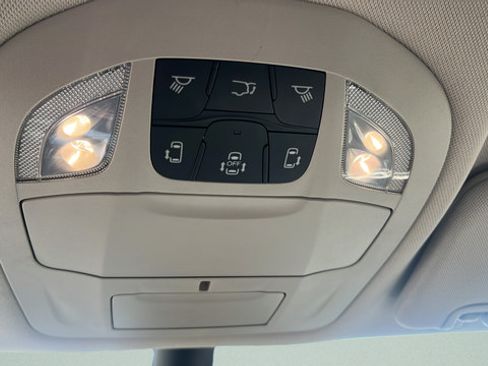 Used 2024 Chrysler Pacifica Touring-L FWD image 18