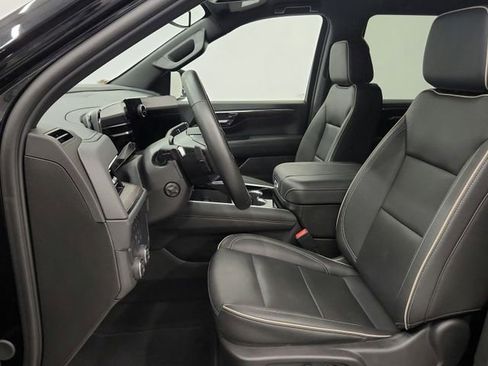 Used 2025 Chevrolet Tahoe Premier RWD image 18