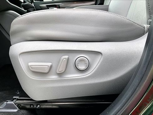 Used 2024 Toyota Highlander Limited image 35