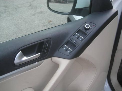 Used 2013 Volkswagen Tiguan S AWD/4WD image 21