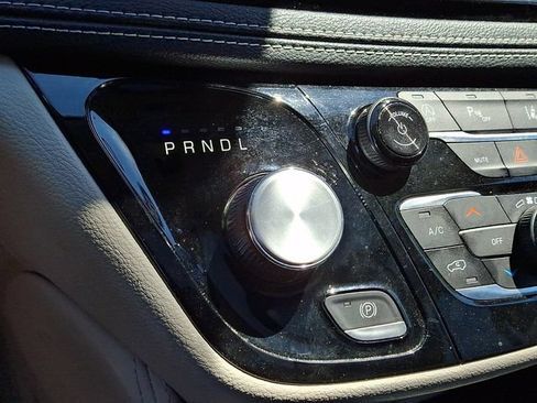 Used 2023 Chrysler Pacifica Limited FWD image 19