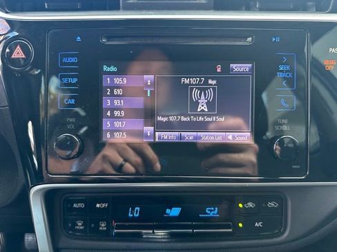 Used 2017 Toyota Corolla LE image 16