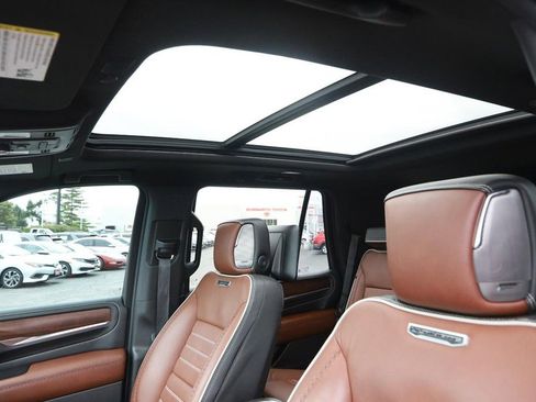 Used 2023 GMC Yukon Denali Ultimate AWD/4WD image 9