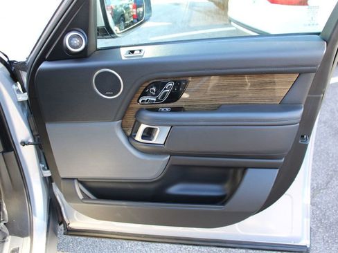 Used 2019 Land Rover Range Rover Supercharged image 18