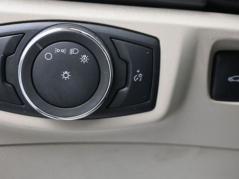 Used 2017 Ford Fusion SE image 25