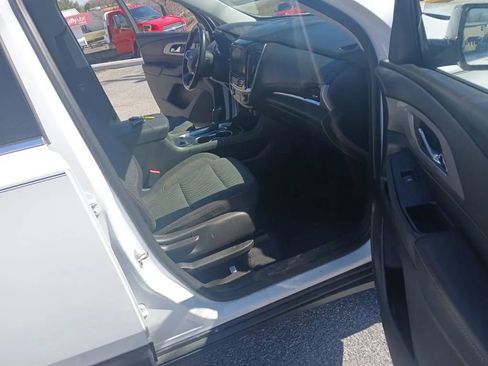 Used 2018 Chevrolet Traverse LT image 24