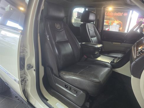 Used 2012 Cadillac Escalade Platinum image 17