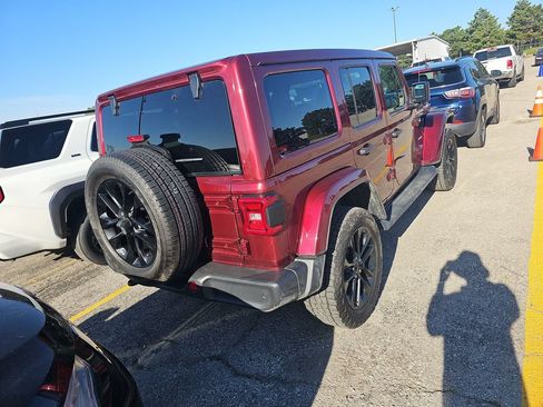 Used 2021 Jeep Wrangler Unlimited Sahara w/ Cold Weather Group AWD/4WD image 2
