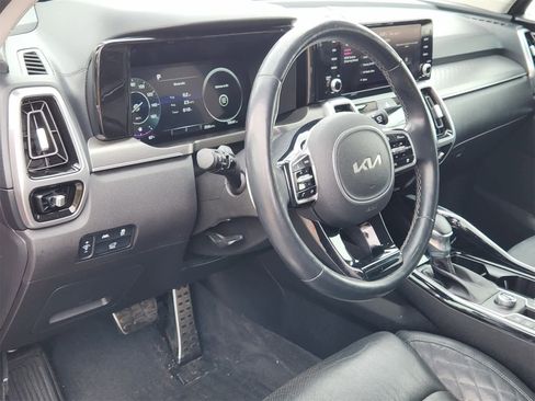 Certified 2022 Kia Sorento SX image 2