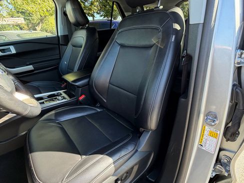 Used 2024 Ford Explorer Limited image 18