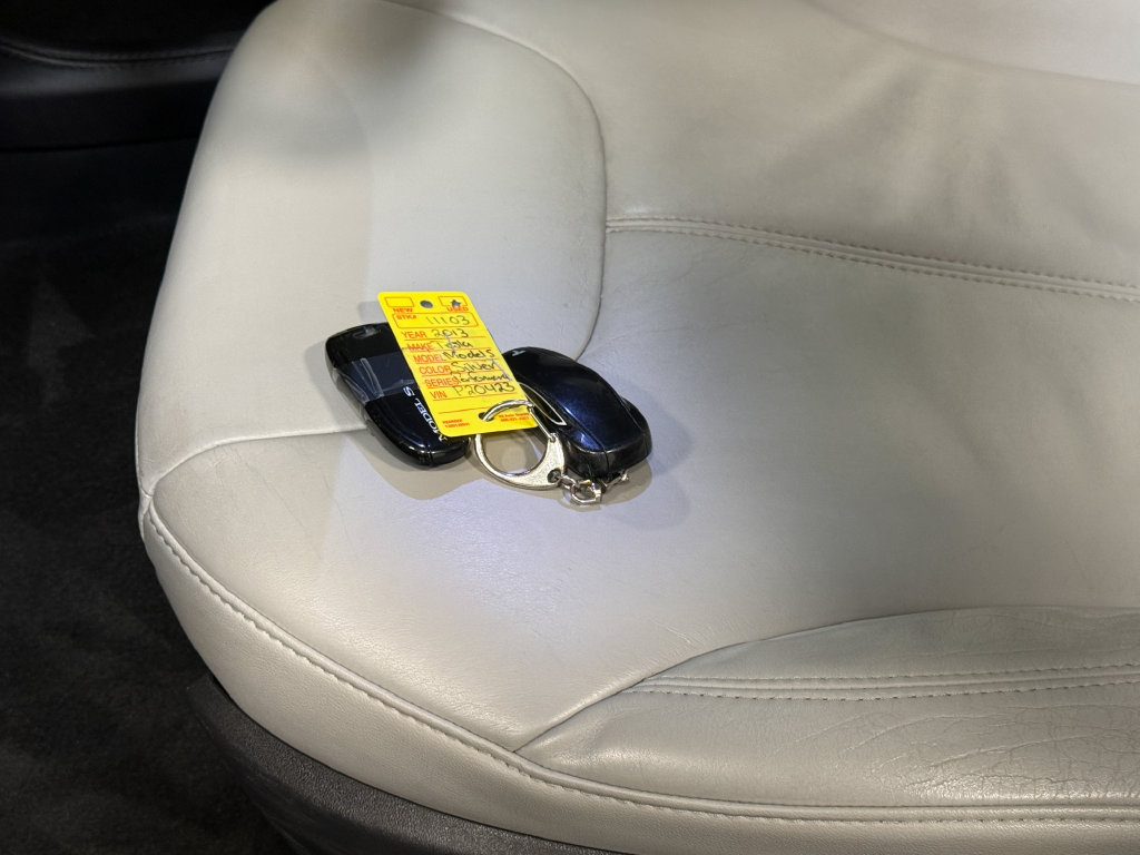 Used 2013 Tesla Model S Performance RWD image 19