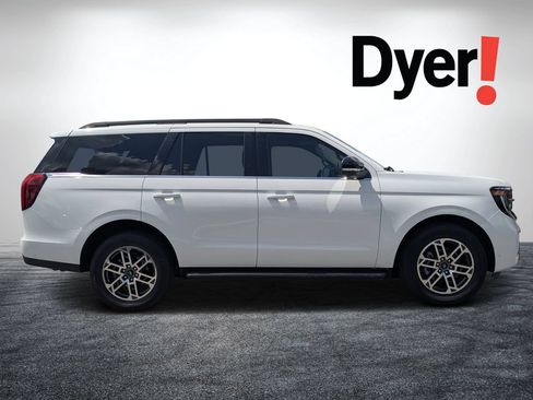 Used 2025 Ford Expedition Active AWD/4WD image 2