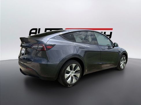 Used 2023 Tesla Model Y 2WD image 5