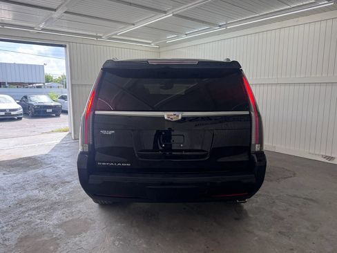 Used 2016 Cadillac Escalade Luxury RWD image 6