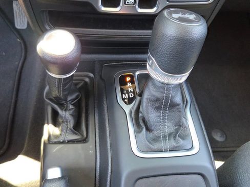 Used 2025 Jeep Wrangler Unlimited Sahara AWD/4WD image 19