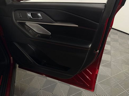 Used 2025 Ford Explorer ST image 28